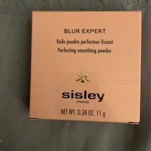 Sisley Paris blur expert perfecting smoothing powder.